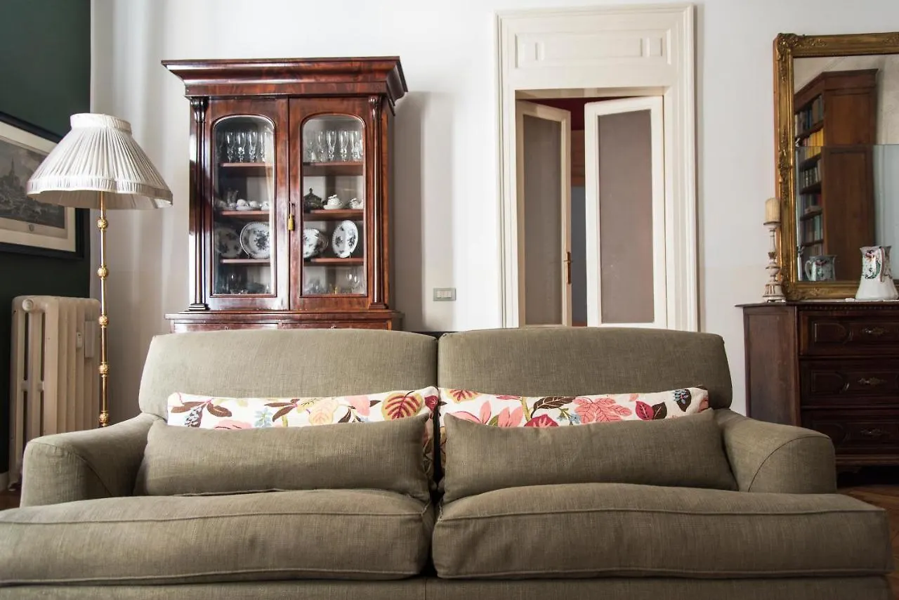 Apartment Sophisticated Apt Near Duomo Milan