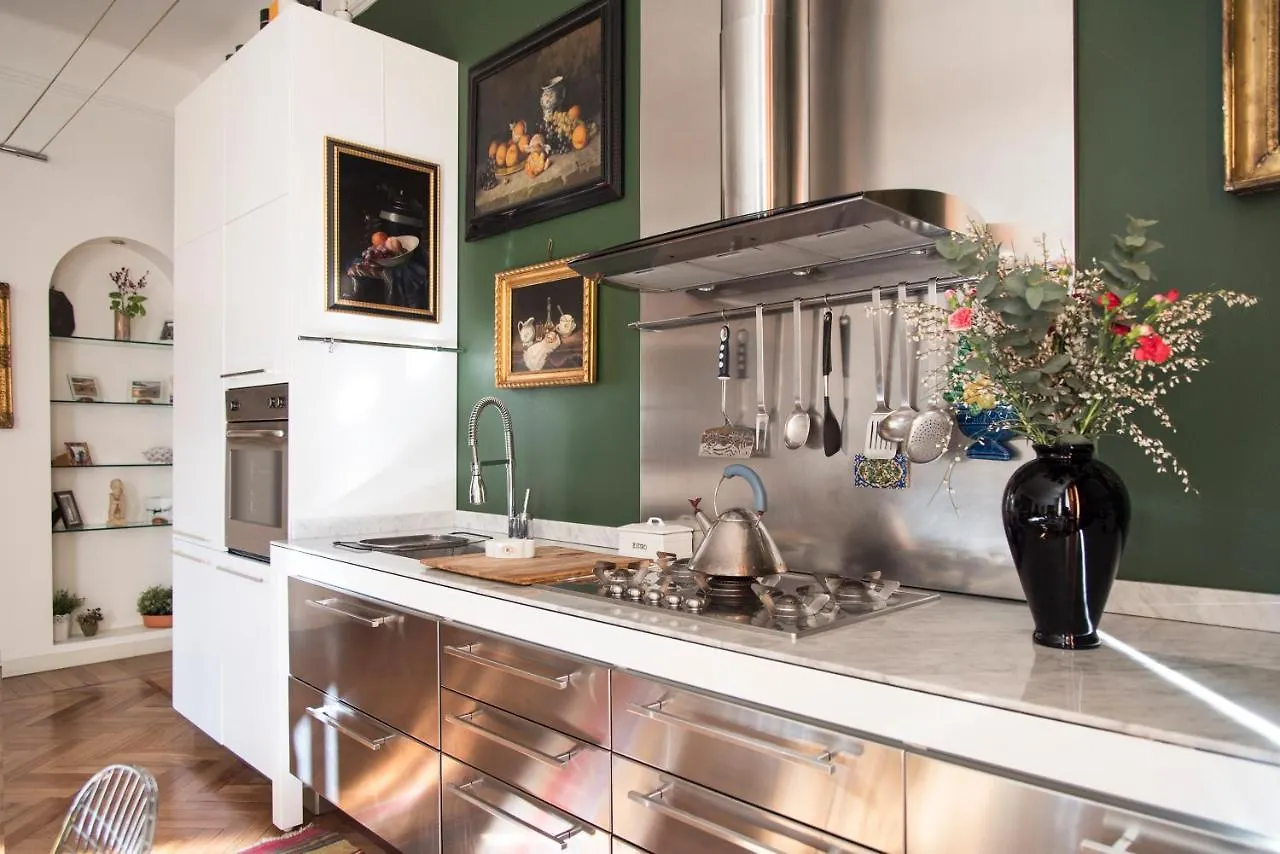 Sophisticated Apt Near Duomo Milan 0*,