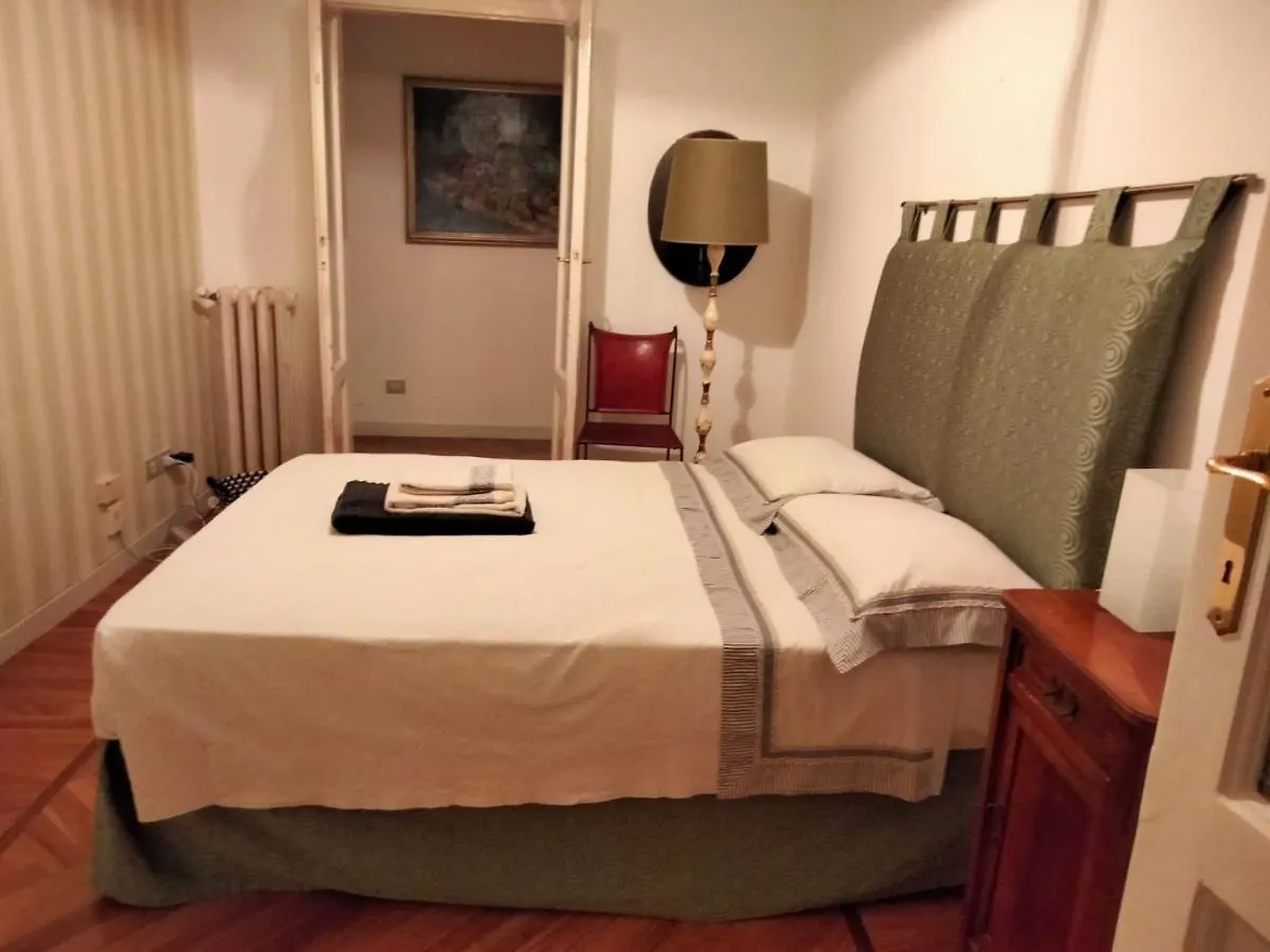 Sophisticated Apt Near Duomo Milan 0*,  Italy