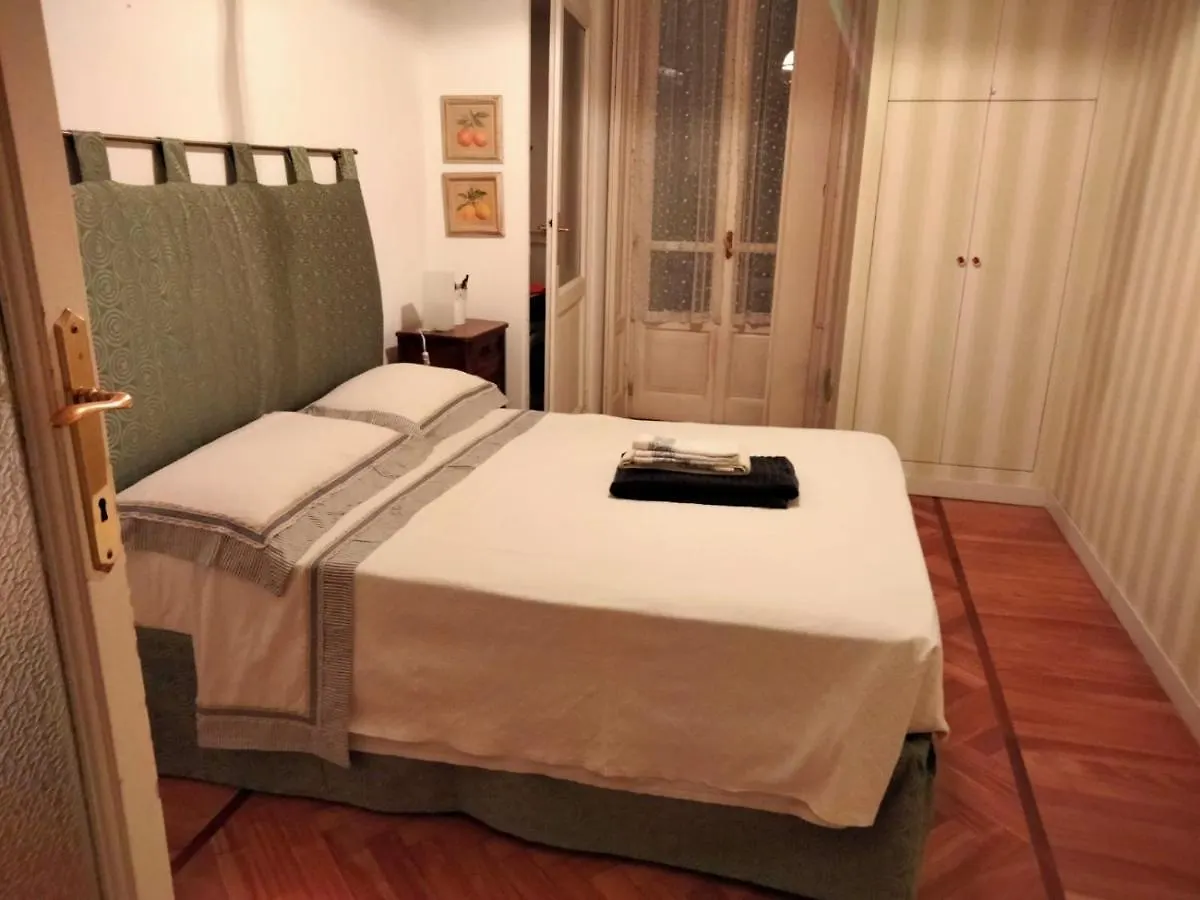 Apartment Sophisticated Apt Near Duomo Milan
