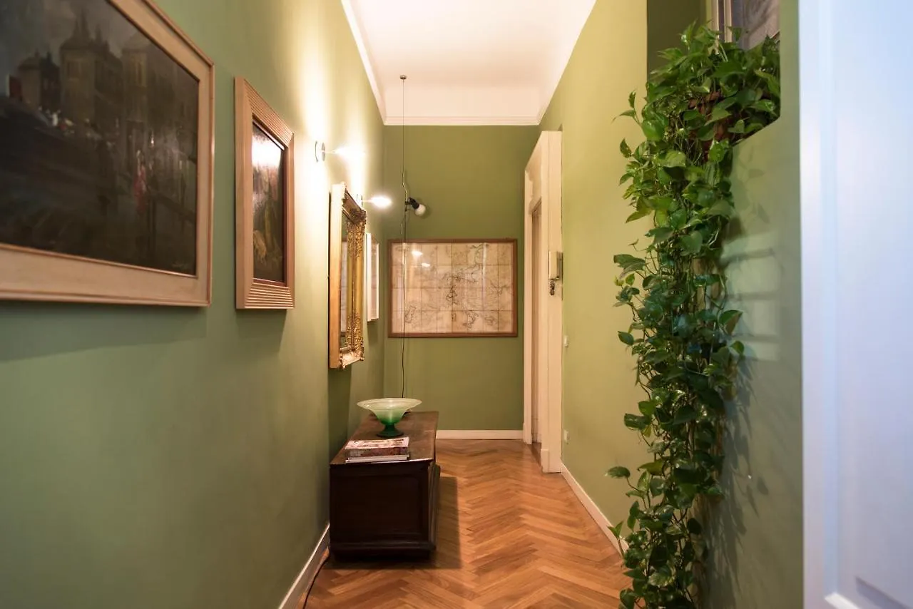 Sophisticated Apt Near Duomo Milan Apartment