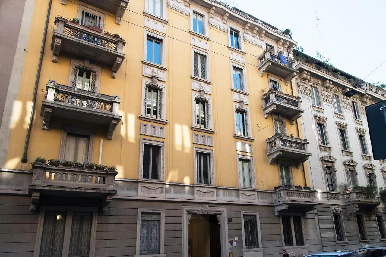 Sophisticated Apt Near Duomo Milan