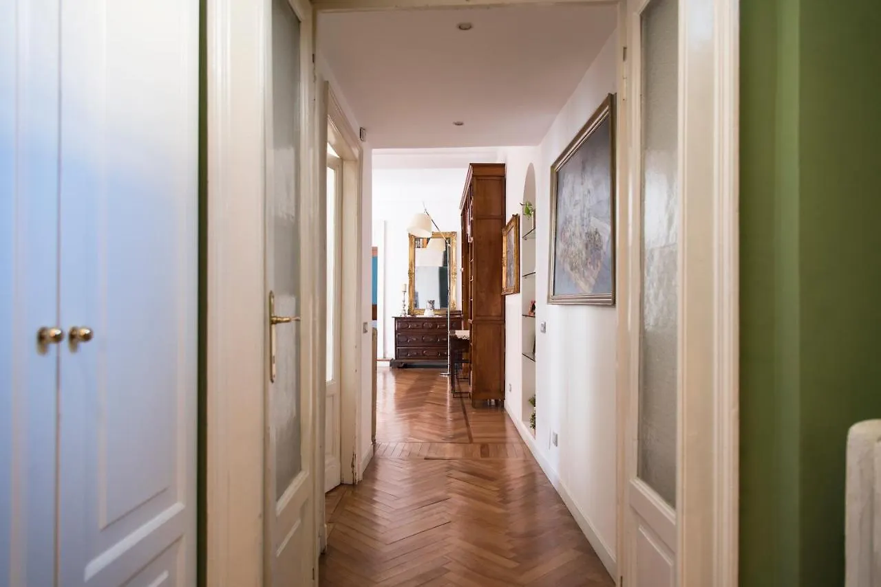 Apartment Sophisticated Apt Near Duomo Milan